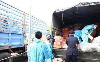 Ngành kiểm sát trao quà hỗ trợ người dân, đồng nghiệp ở Lào