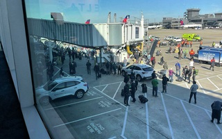 Loạt súng "vô tình" làm cả sân bay Atlanta hoảng loạn