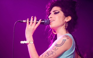 Qua đời 10 năm, Amy Winehouse vẫn kiếm hơn 92 tỉ đồng