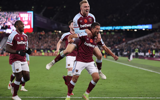 Liverpool thua sốc, West Ham tạo địa chấn Ngoại hạng Anh