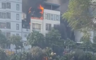 Cháy tại ngôi nhà 5 tầng trong khu dân cư, 1 người tử vong