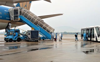 Chuyến bay thẳng thường lệ đầu tiên từ Mỹ của hàng không Việt Nam hạ cánh ở Đà Nẵng