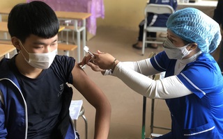 Nhiều quận ở Hà Nội tạm dừng tiêm vắc-xin Covid-19 cho trẻ