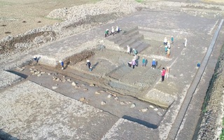 Phát hiện nhiều dấu tích kiến trúc độc đáo trong cuộc khai quật lớn nhất khảo cổ Việt Nam