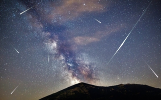 Mưa sao băng Geminids cực lớn thắp sáng bầu trời Việt Nam đêm nay