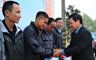 Công đoàn Đắk Lắk hỗ trợ phương tiện cho công nhân khó khăn về quê dịp Tết