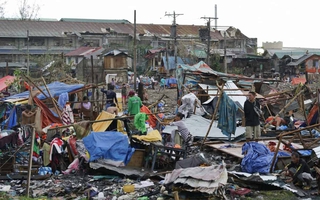 Siêu bão Rai vào Philippines: Hơn 100 người đã thiệt mạng