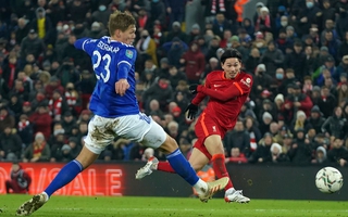 Ngược dòng không tưởng, Liverpool hạ Leicester vào bán kết League Cup