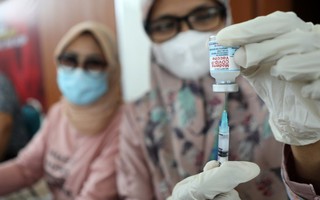 Người đàn ông Indonesia "tự thú" tiêm... 16 mũi vắc-xin Covid-19