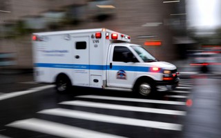 New York ghi nhận số ca Covid-19 "khủng", các bệnh viện chật kín