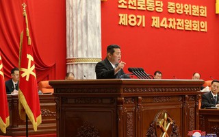 Quân đội Triều Tiên được kêu gọi bảo vệ ông Kim Jong-un "bằng cả mạng sống"