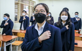 Cận cảnh học sinh lớp 12 ở Hà Nội hào hứng đi học trở lại
