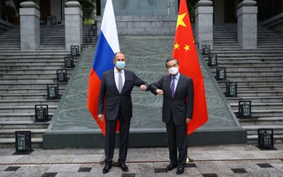 Nga-Trung bàn chuyện hợp tác “tẩy chay” đồng USD