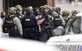 Mỹ: Xả súng trong cửa hàng tạp hóa, ít nhất 10 người chết