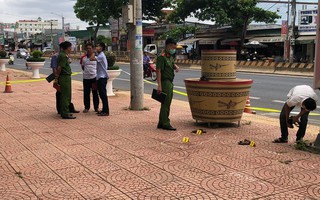 Vụ 1 người chết, 1 người bị thương trước cổng UBND huyện: Từ rượu mà ra