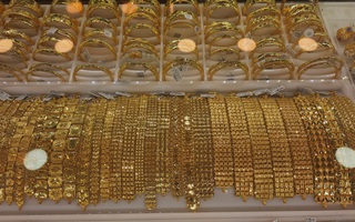 Giá vàng hôm nay 24-3: Vàng thế giới chìm sâu, thấp hơn trong nước 7,5 triệu đồng/lượng