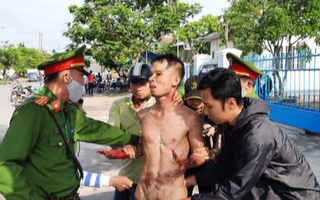 Kẻ ngáo đá ở Quảng Nam tự cắt cổ, liên tục la "giết người"