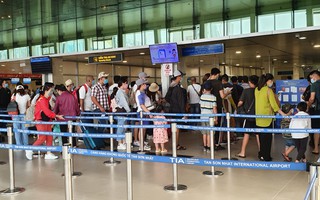 Lượng khách qua sân bay Tân Sơn Nhất đang tăng mạnh