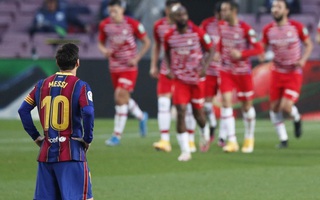 Barcelona thua sốc Granada 1-2, hẹp cửa đua vô địch La Liga