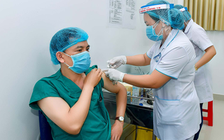 TP HCM và Hà Nội được phân bổ nhiều vắc-xin Covid-19 nhất: Ai sẽ được ưu tiên tiêm trước?
