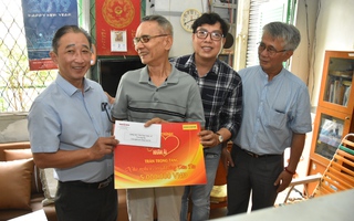 "Mai Vàng nhân ái" thăm nhà nghiên cứu Hoàng Văn Túc và NSƯT Phi Yến