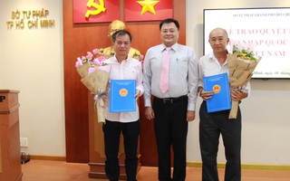 Trao quyết định nhập quốc tịch Việt Nam cho người nước ngoài