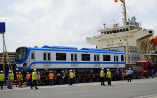 Toàn cảnh "hoành tráng" đưa tàu metro lên xe siêu trường, siêu trọng