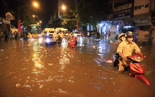 Hà Nội... lội phố