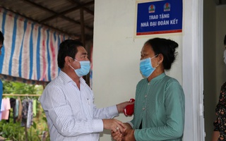 Quỹ Từ thiện Kim Oanh bàn giao 2 căn nhà tình thương tại Vĩnh Long