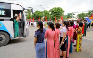 200 bác sĩ, nhân viên y tế Quảng Ninh chi viện cho Bắc Giang