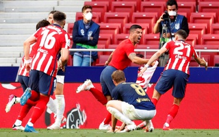 Atletico Madrid ngược dòng siêu đỉnh, chạm vào giấc mơ vô địch La Liga