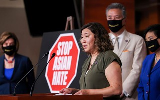 Mỹ thông qua dự luật chống thù hằn người gốc Á