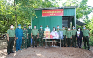 Quỹ Từ thiện Kim Oanh tặng quà động viên lực lượng chống dịch biên giới tỉnh Tây Ninh