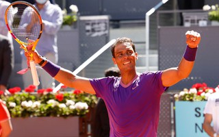Rafael Nadal "hồi sinh" trên sân đất nện