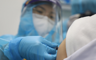 Tử vong sau tiêm vắc-xin Covid-19 ở An Giang: Chuyên gia tiêm chủng nói gì?