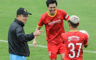 CLIP: Thầy Park bất ngờ cho đội tuyển Việt Nam “luyện công” vào giữa trưa