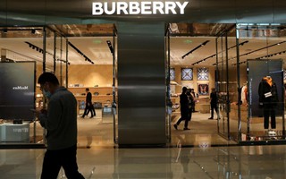 Ý: Bắt chủ cơ sở người Trung Quốc gia công hàng Burberry bóc lột lao động