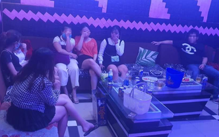 Quảng Nam: Chống lệnh, quán karaoke mở cửa, để khách chơi ma túy