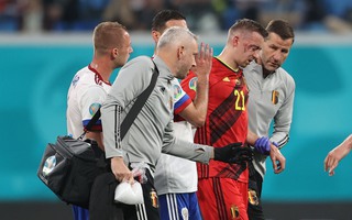 Vỡ xương hốc mắt, sao tuyển Bỉ chia tay Euro 2020