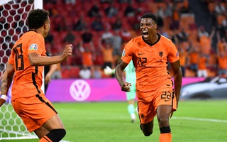 Denzel Dumfries lại lập công, Hà Lan giành vé sớm vòng 1/8 Euro 2020