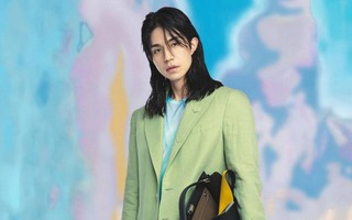 Tài tử Lee Dong Wook gây sốc với phong cách nữ tính