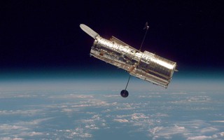 Kính viễn vọng không gian Hubble hư "bí ẩn", NASA 3 lần sửa không thành công