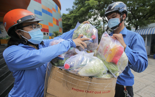 "Thực phẩm miễn phí cùng cả nước chống dịch" đến với người dân quận 4, quận 6