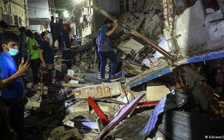 Tiếng nổ lớn xé toạc nhà 3 tầng ở Bangladesh, gần 60 người thương vong