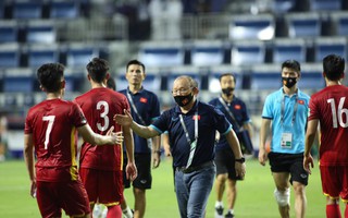 Tuyển Việt Nam đè bẹp Indonesia 4-0, vững ngôi đầu bảng G