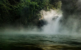 Dòng sông nước sôi 97 độ C trong rừng mưa Amazon