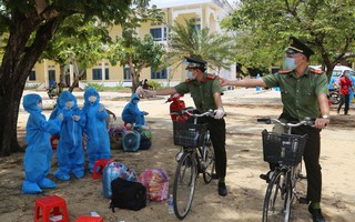 Quảng Ngãi: Xúc động hình ảnh các bé "thả tim" cùng chiến sĩ công an trước khi đi cách ly