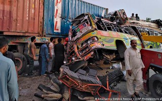 Tai nạn xe buýt kinh hoàng, 104 người thương vong