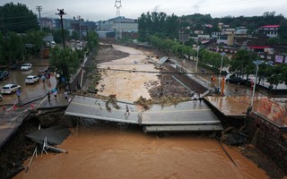 Những hình ảnh đáng quên sau lũ lụt kinh khủng ở Trung Quốc