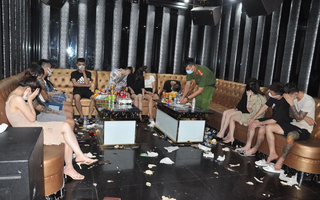 Chủ quán karaoke và nhân viên quản lý "thả cửa" cho 48 khách bay lắc ma túy